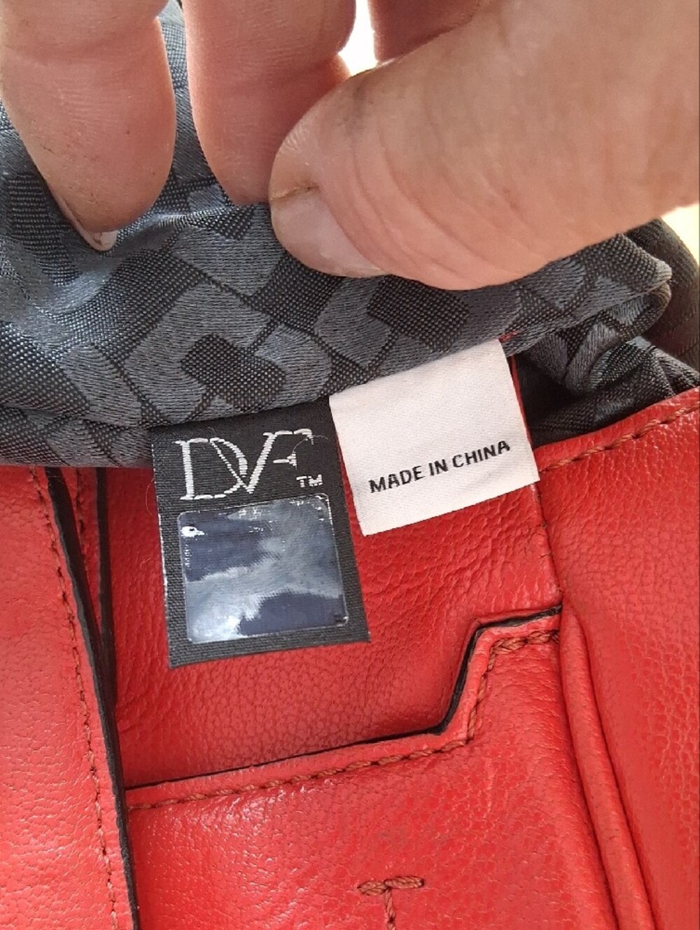 Diane Von Furstenberg Coral-Red Leather Shoulder Bag - Picture 13 of 15